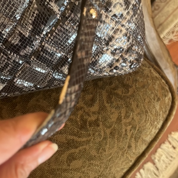 Kate spade Wore it once but there is chipping of handles as seen in pictures - Picture 7 of 7